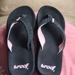Cute Reefs size 9 like new